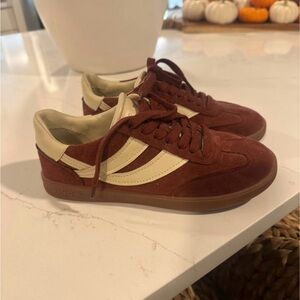 Vince women’s Rust and Cream Sneakers